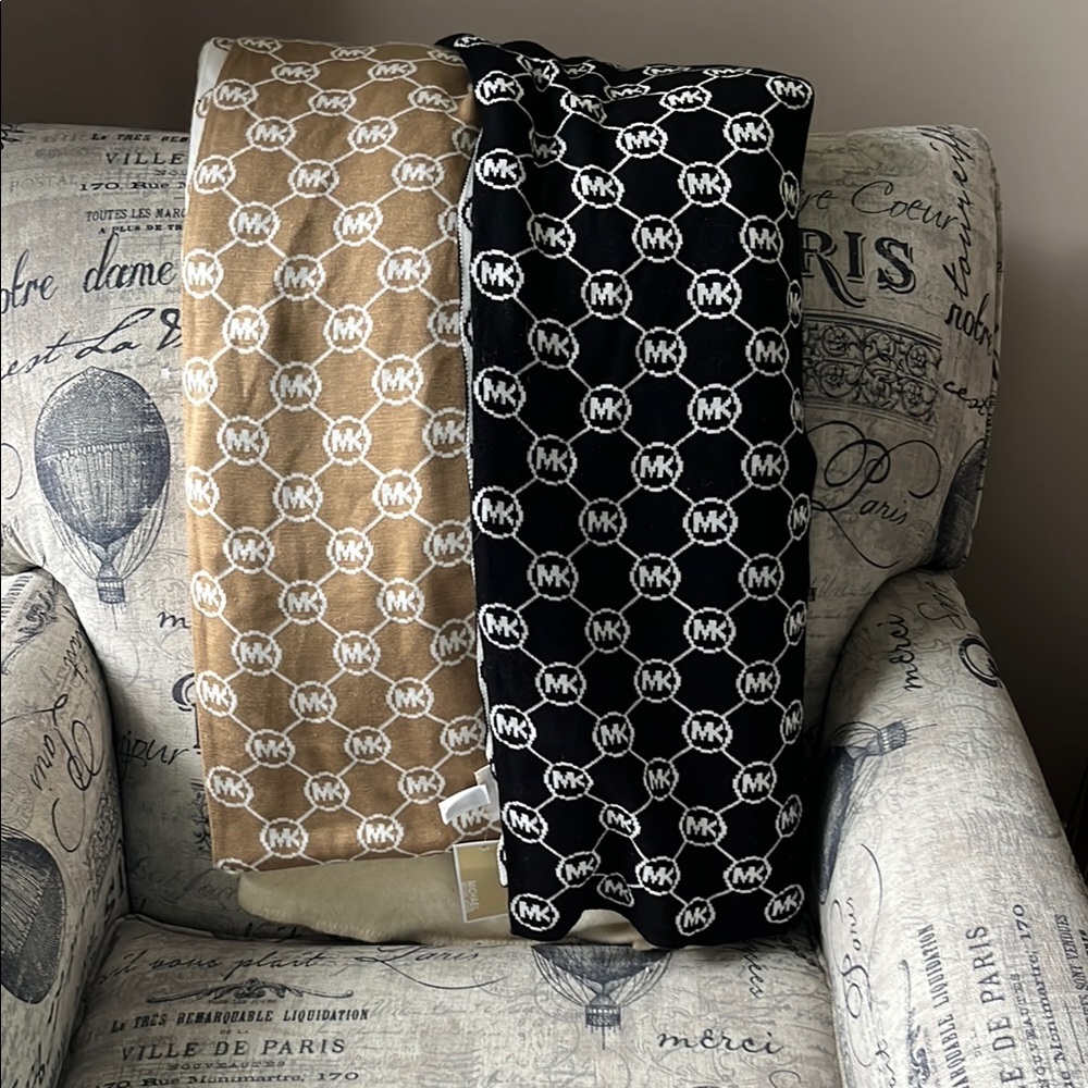 Michael Kors Logo-Print scarves new— Black and Camel